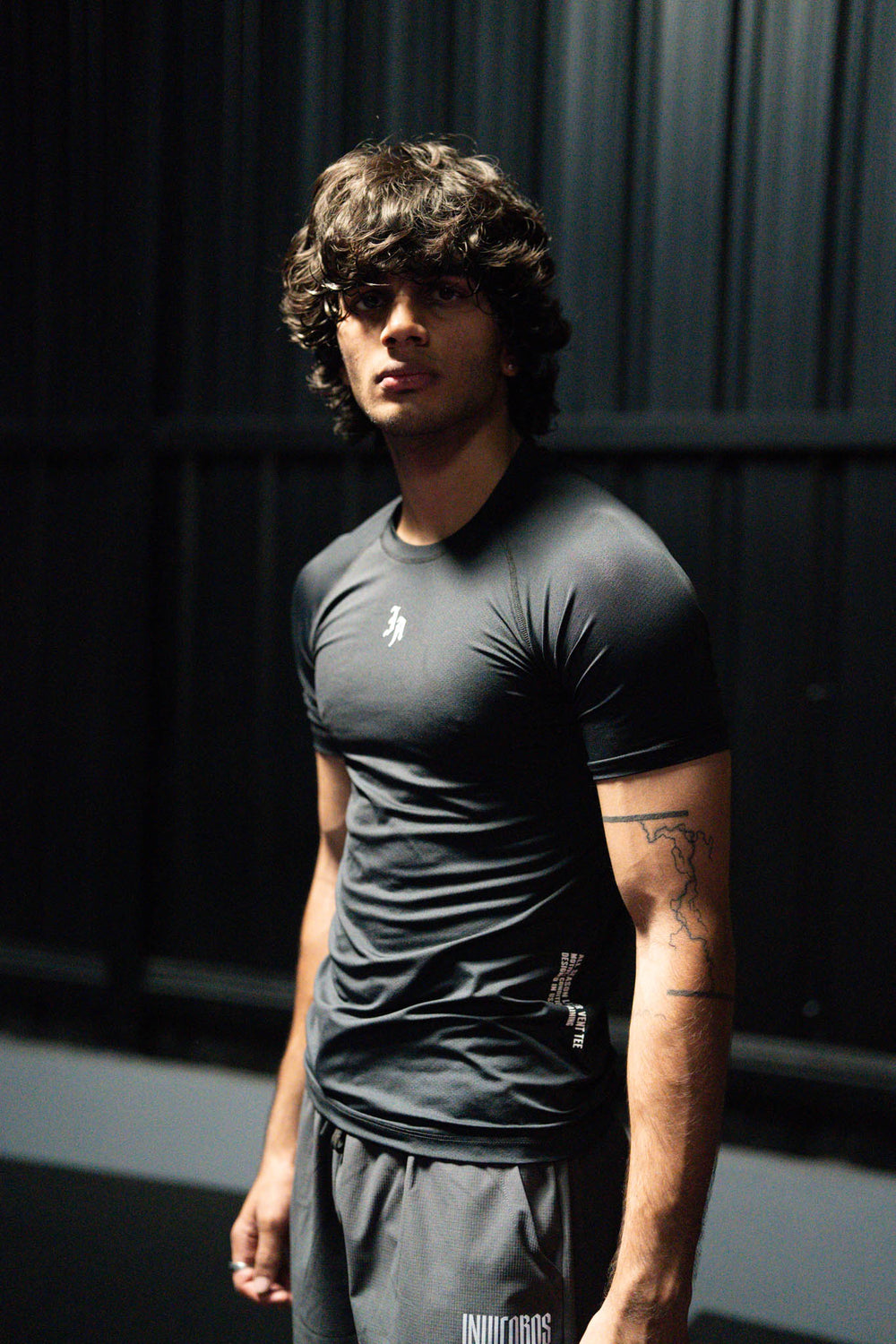 VENT TEE - BLACK-Invicoros
