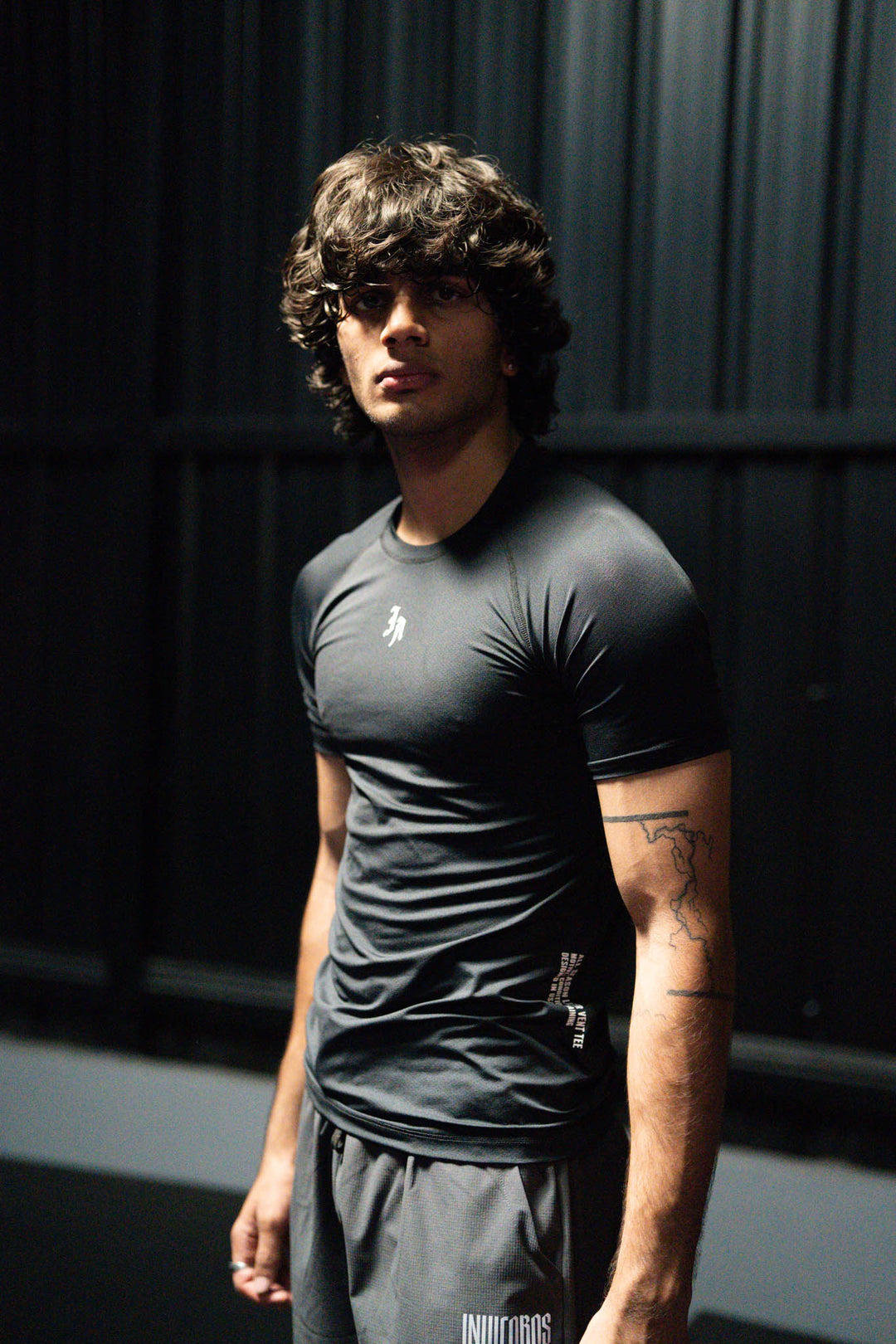 VENT TEE - BLACK-Invicoros