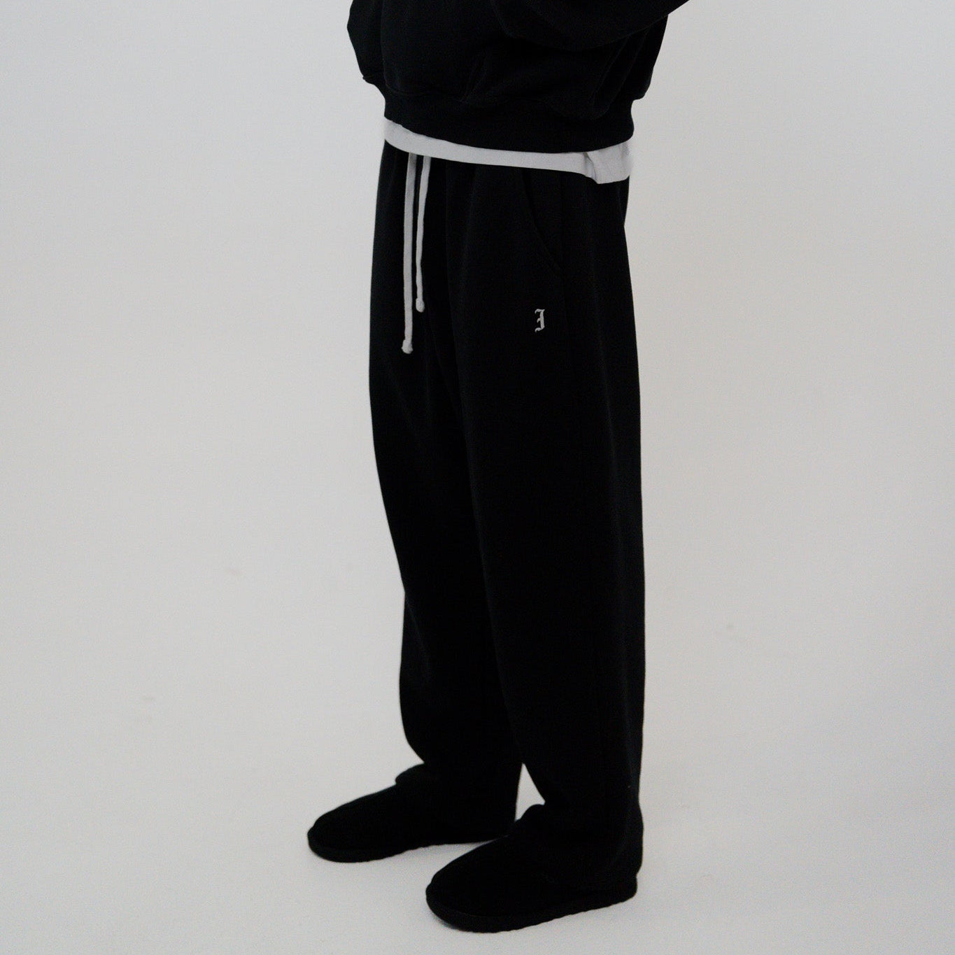 ESSENTIAL PANTS BLACK