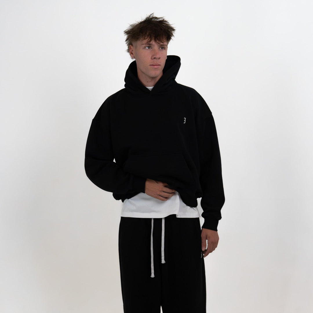 INTIAL HOODIE BLACK