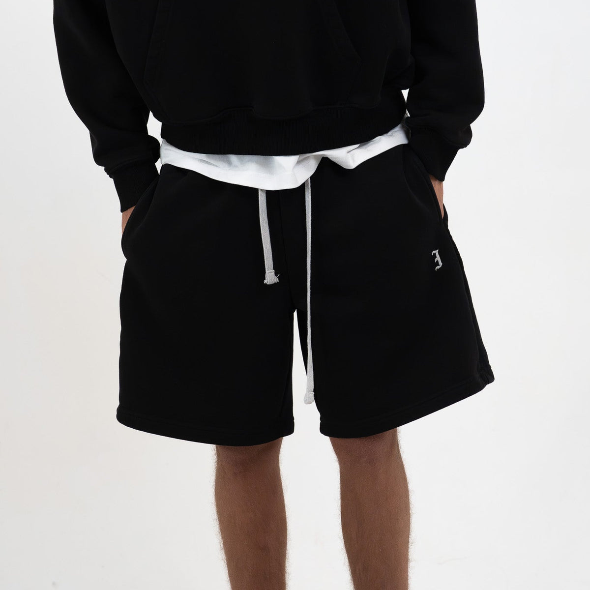 ESSENTIAL SHORTS BLACK